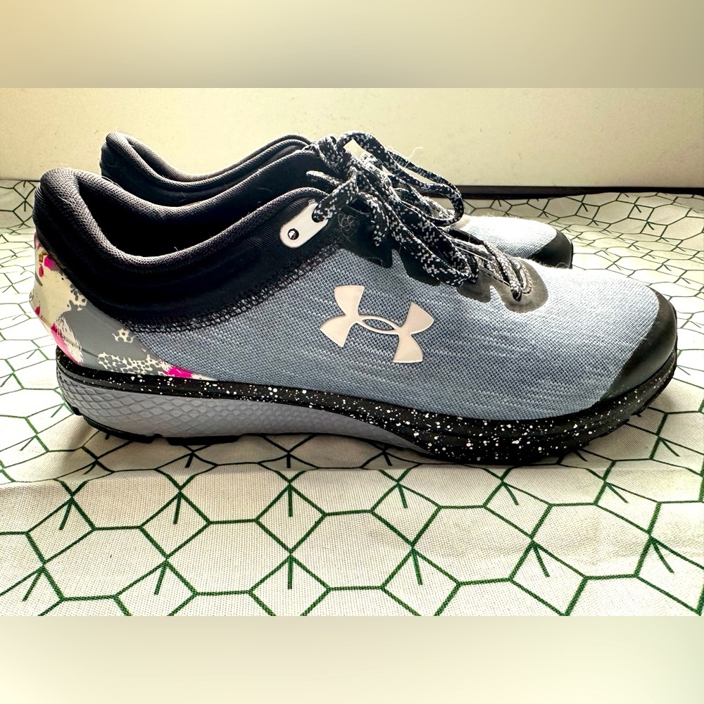 Under Armour CHARGED ESCAPE Running Shoes
